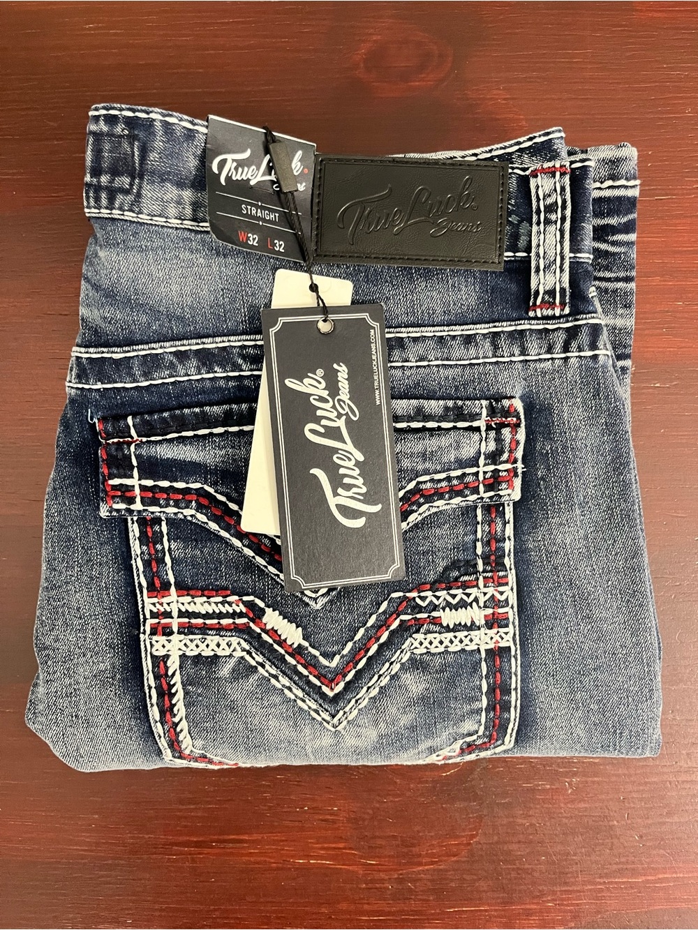 True Luck Men`s Jeans Straight Medium Wash 32x32 NWT $60 Embroidered